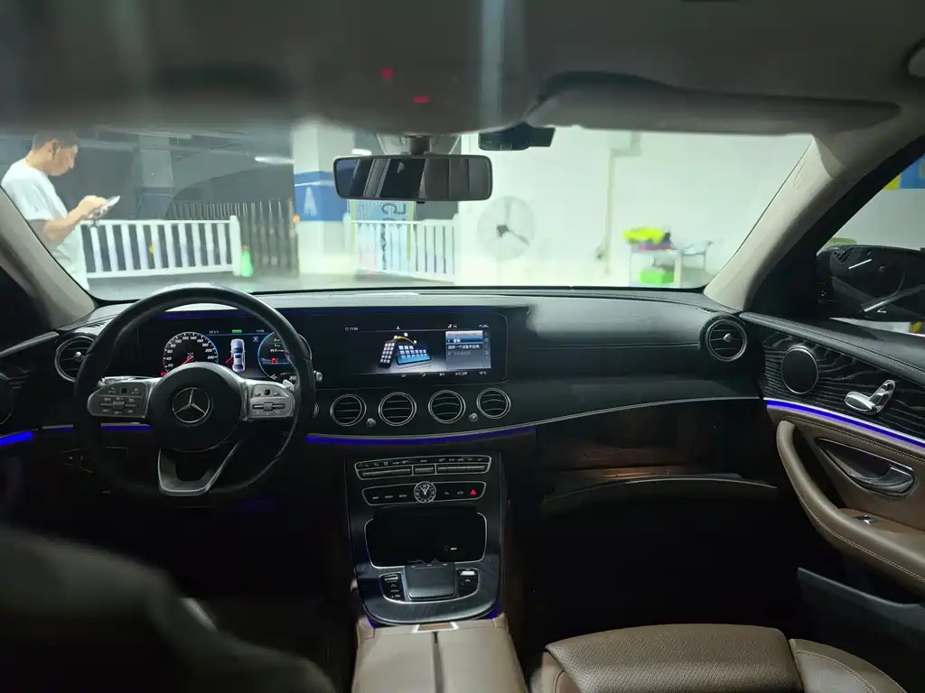Mercedes-Benz E-Class — миниатюра 7