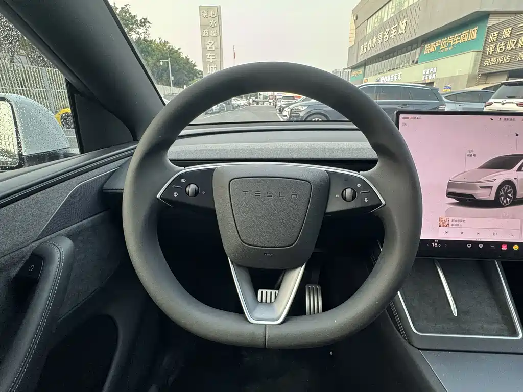Tesla Model Y L — миниатюра 17