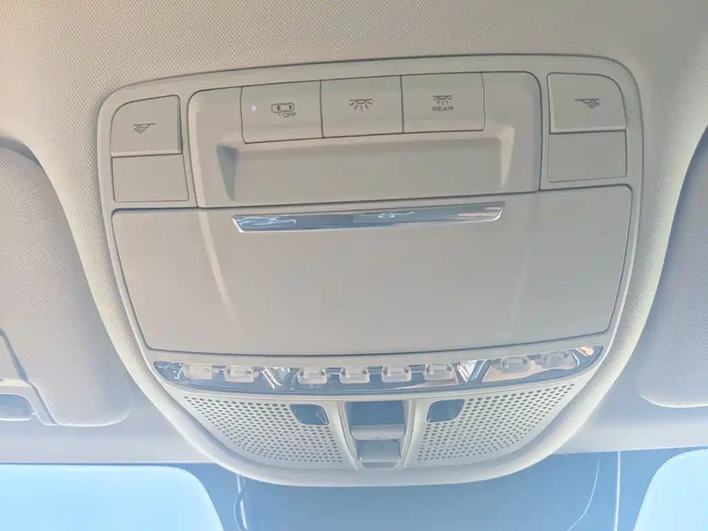 DONGFENG YI HYUN MAX