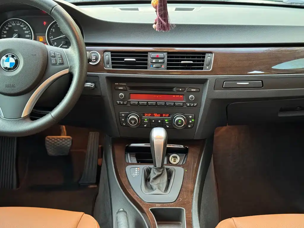 BMW 3 Series — миниатюра 10