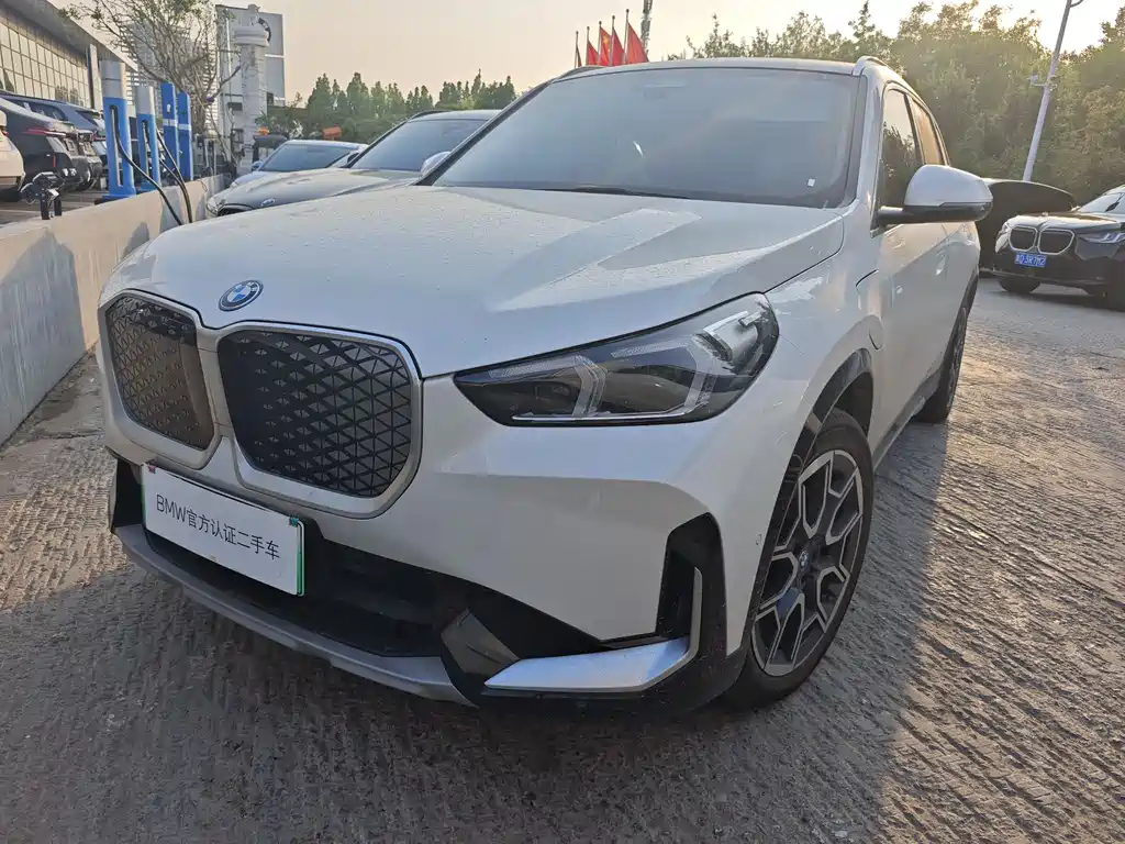 BMW iX1 2025