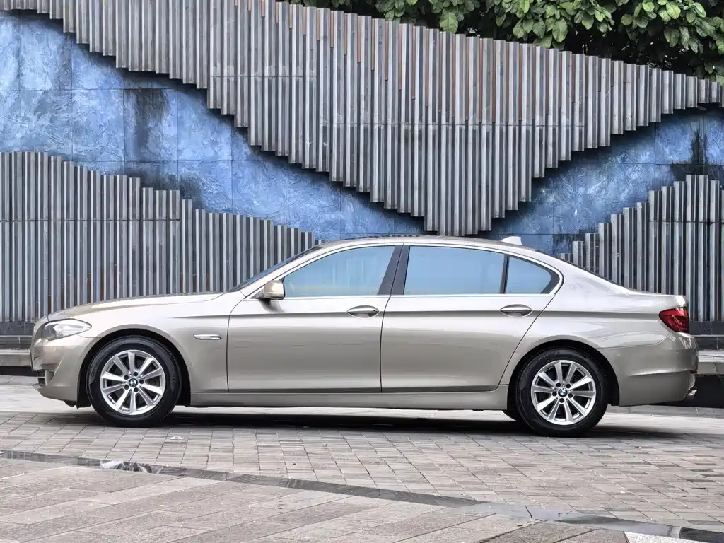 BMW 5 Series — миниатюра 3