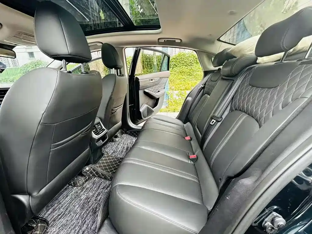 DONGFENG YI HYUN MAX