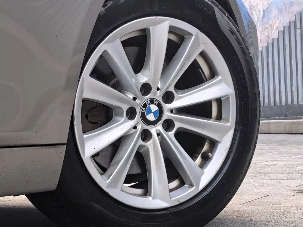 BMW 5 Series — миниатюра 15