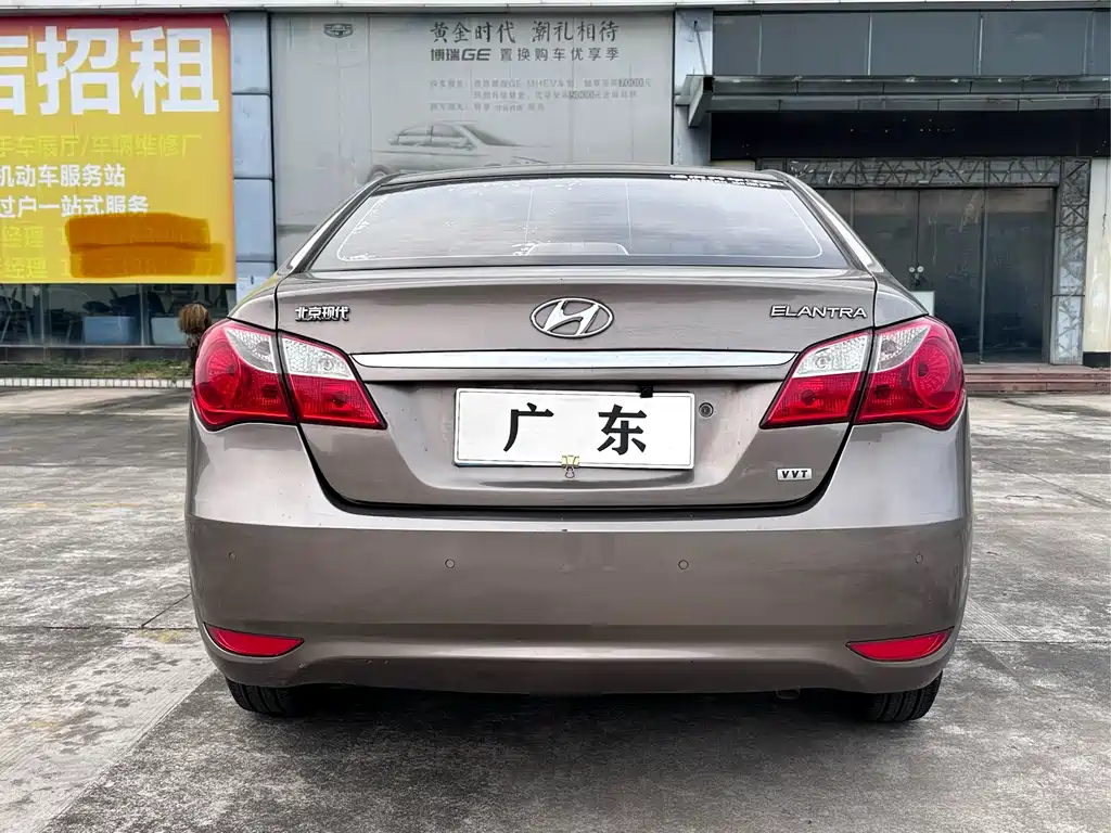 Hyundai Elantra — миниатюра 8