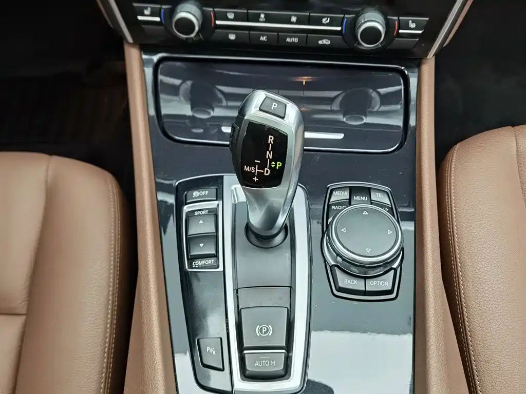 BMW 5 Series GT — миниатюра 13