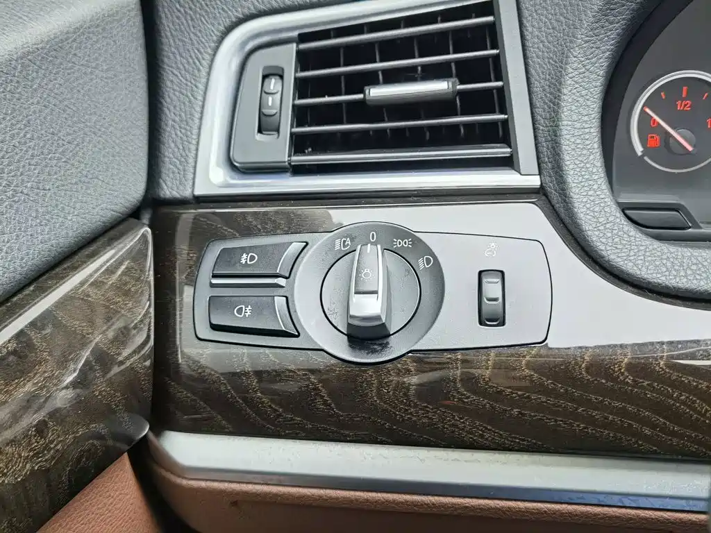 BMW 5 Series GT — миниатюра 21