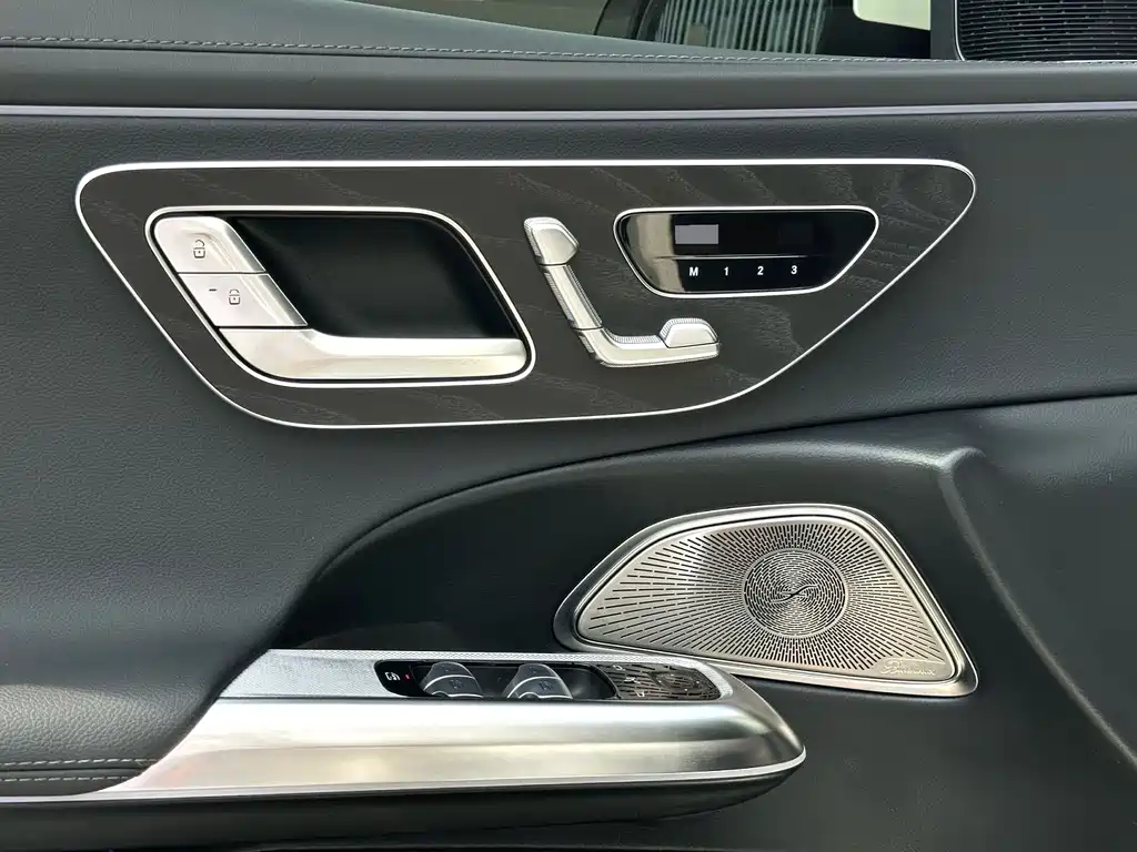 Mercedes-Benz E-Class — миниатюра 6