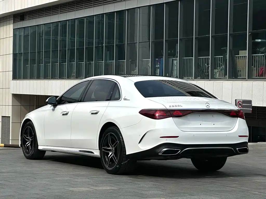 Mercedes-Benz E-Class — миниатюра 17
