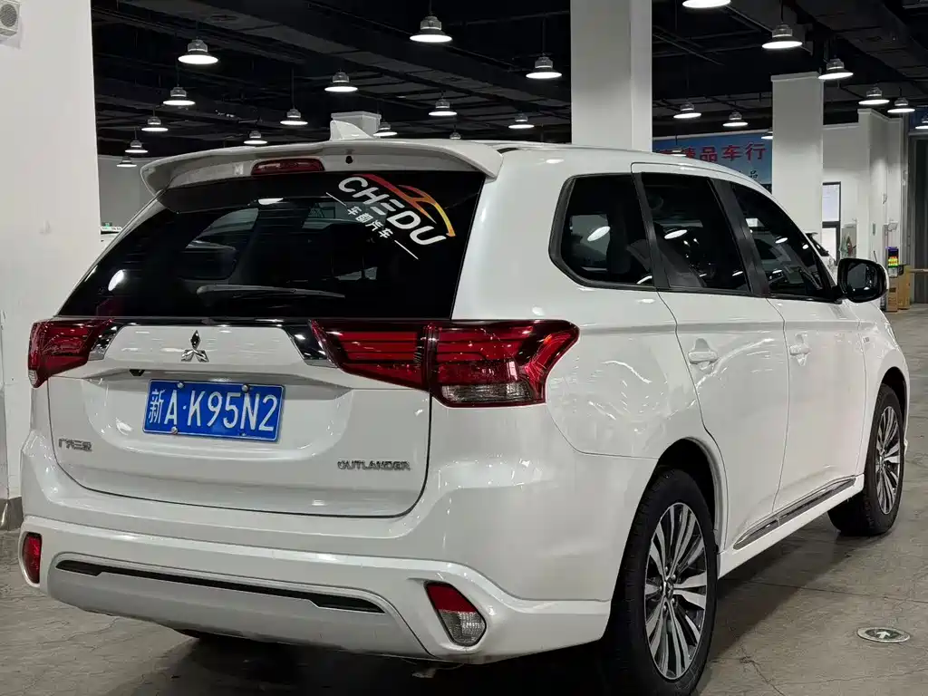 MITSUBISHI OUTLANDER