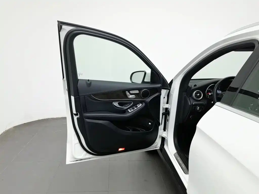 Mercedes-Benz GLC — миниатюра 8