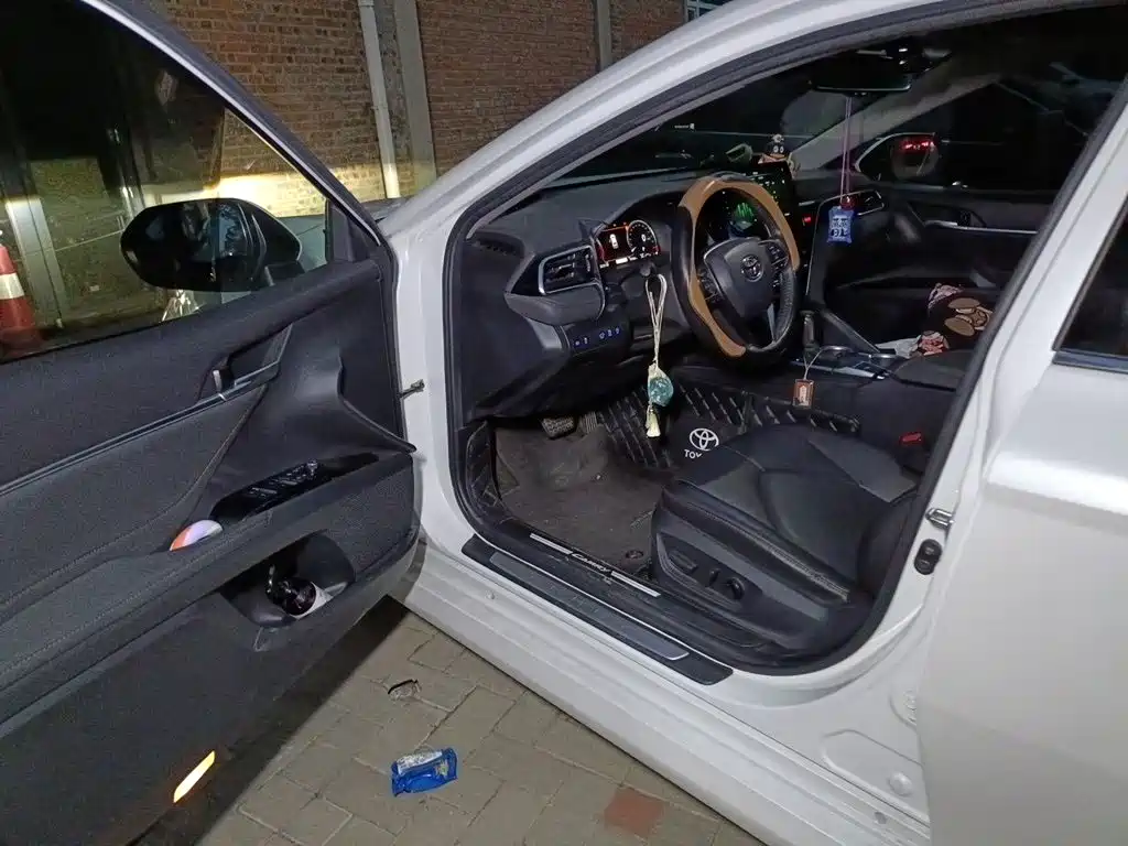 Toyota Camry — миниатюра 12