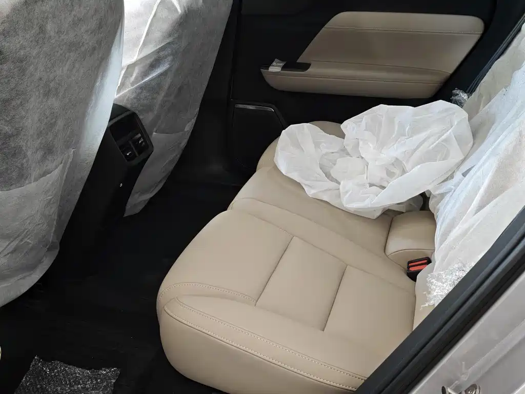 Volvo XC70 PHEV — миниатюра 7