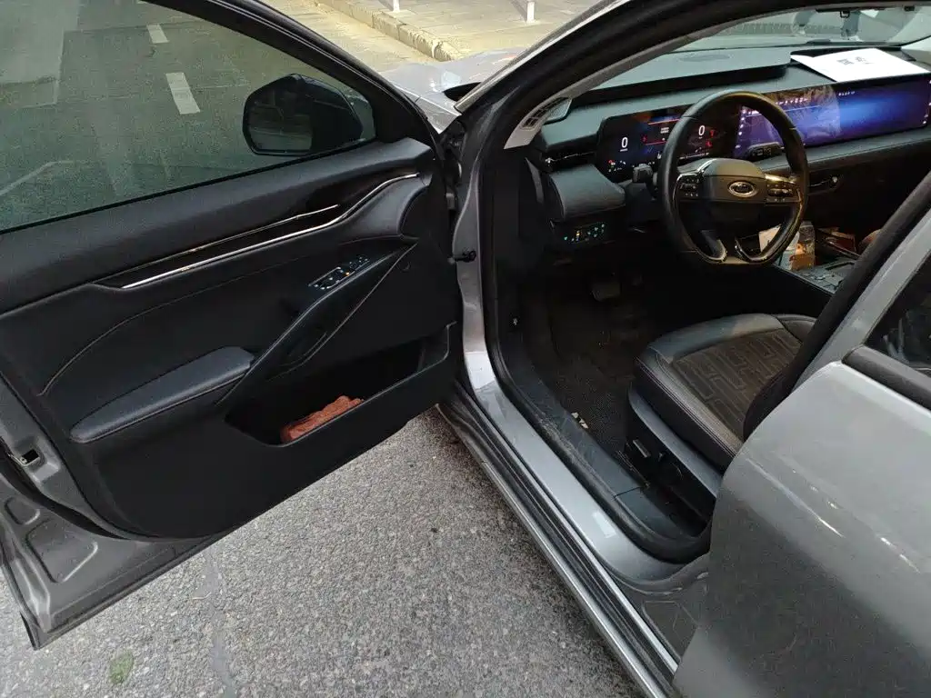 Ford Mondeo — миниатюра 12