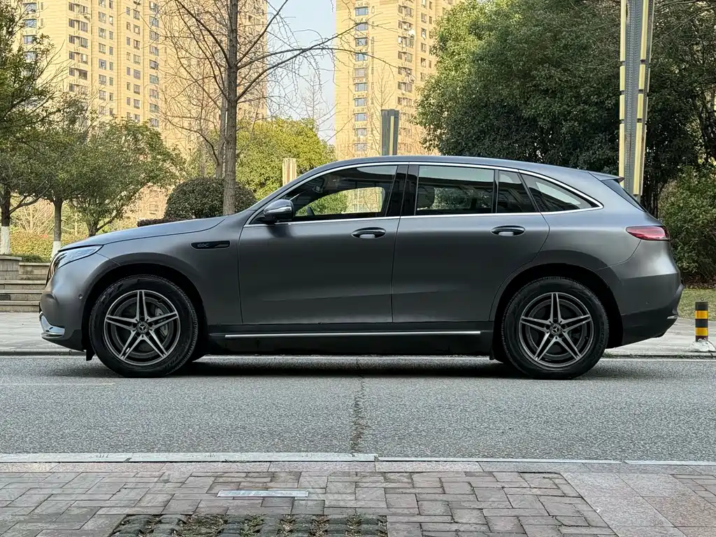 MERCEDES-BENZ EQC