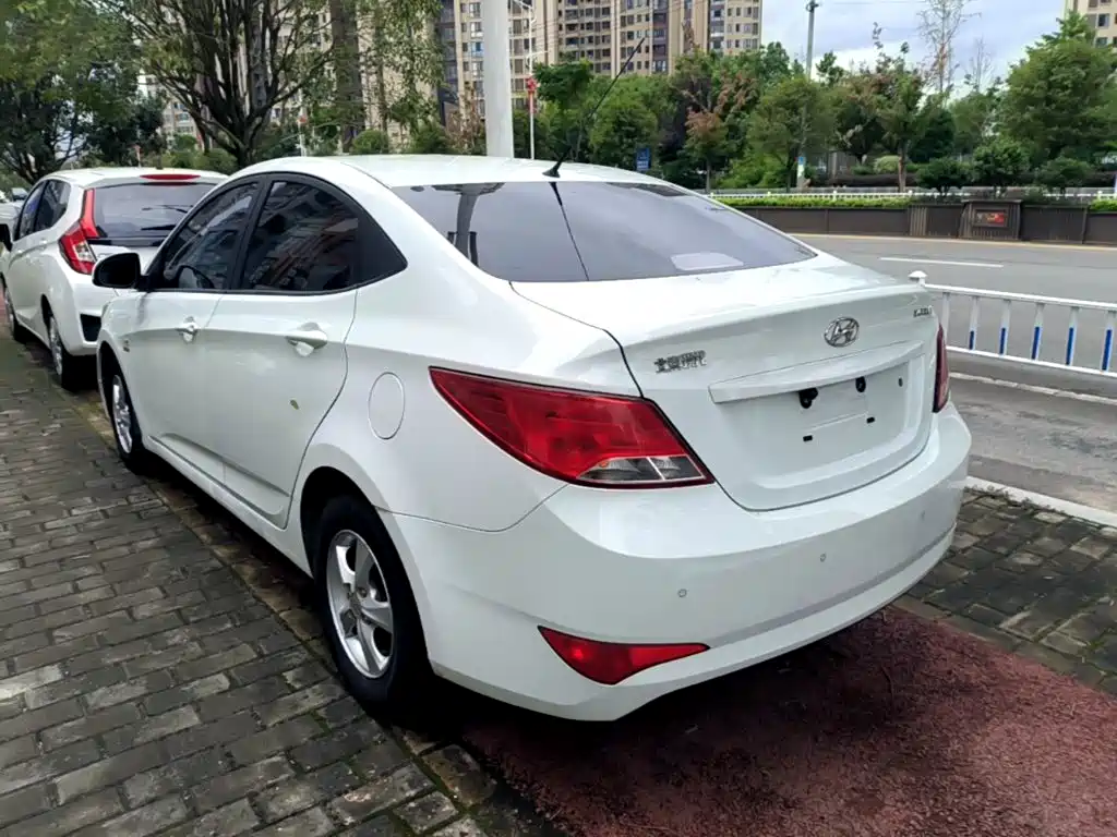 Hyundai Verna — миниатюра 5
