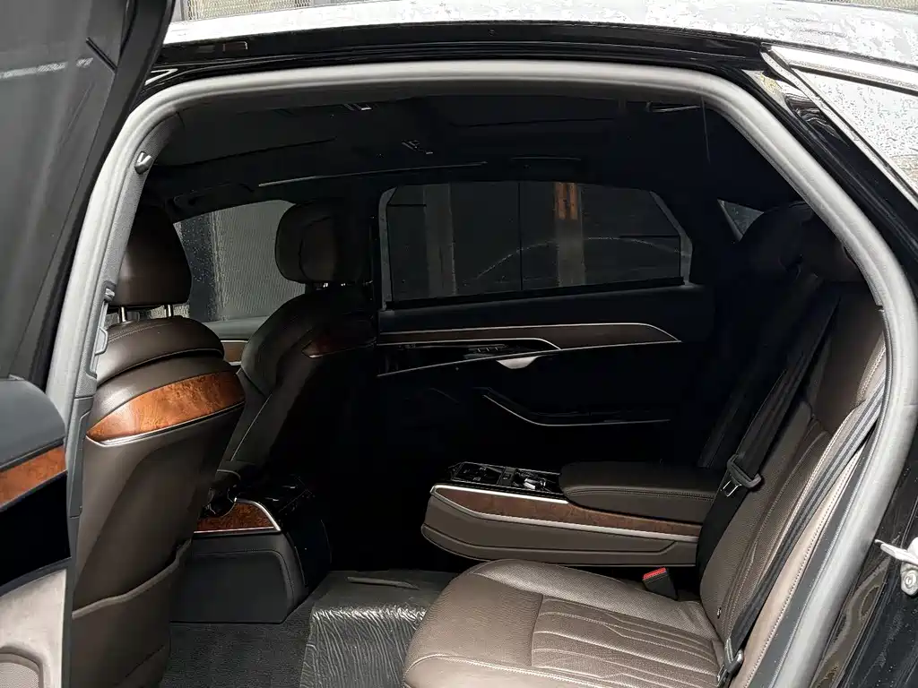 Audi A8 — миниатюра 6