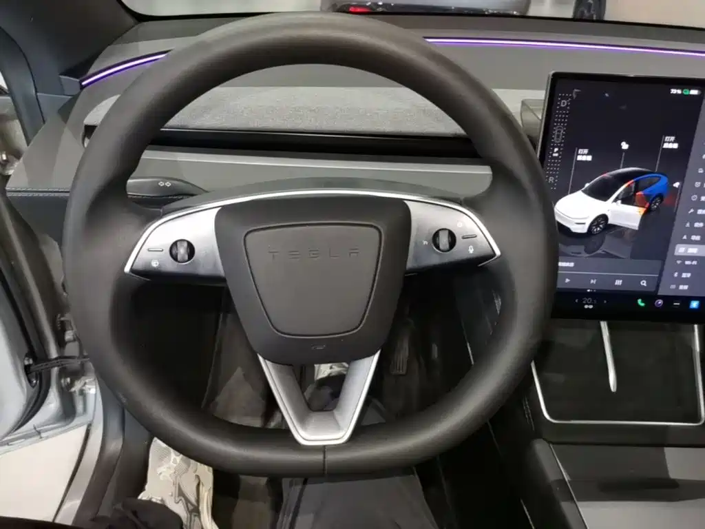 Tesla Model Y L — миниатюра 11