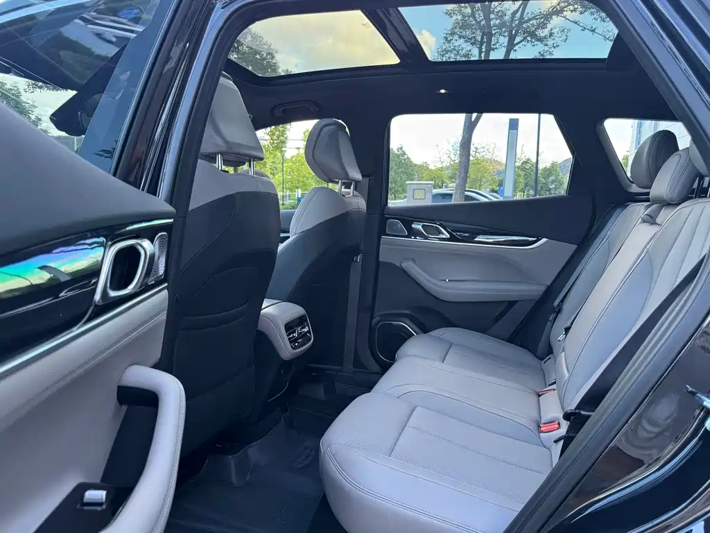 Geely Boyue L — миниатюра 10