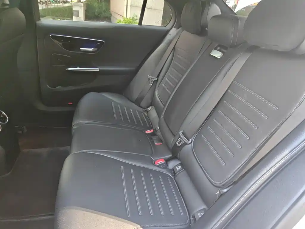 Mercedes-Benz C-Class — миниатюра 13