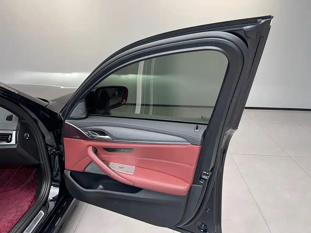 BMW 5 Series — миниатюра 12