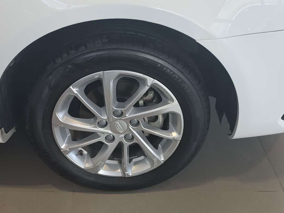 Geely Emgrand 1.5 л 2022 г. Белый, пробег 30000 км