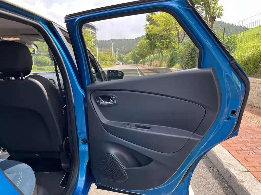 Renault Captur — миниатюра 23