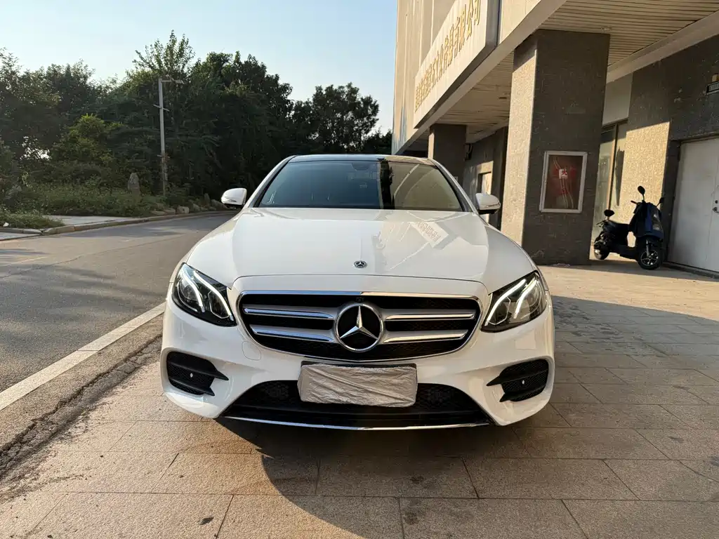 Mercedes-Benz E-Class — миниатюра 2