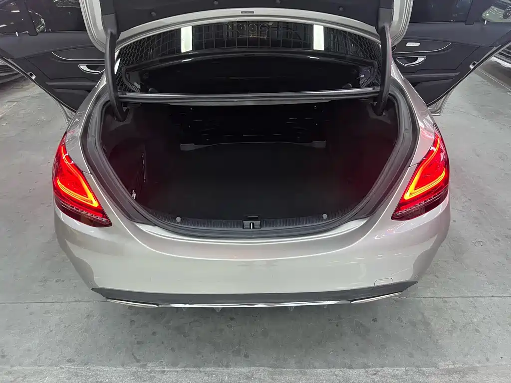 Mercedes-Benz C-Class — миниатюра 16
