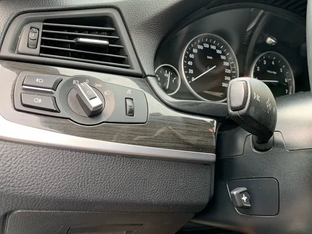 BMW 5 Series — миниатюра 21