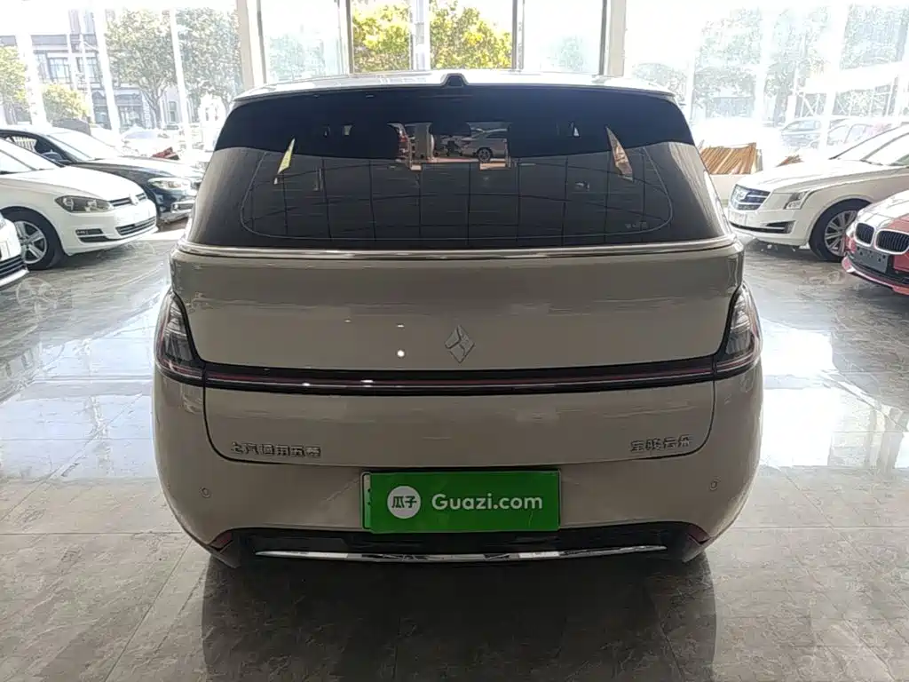 Baojun Yunduo — миниатюра 6