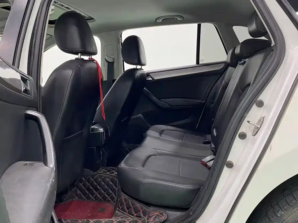 Volkswagen Santana — миниатюра 4