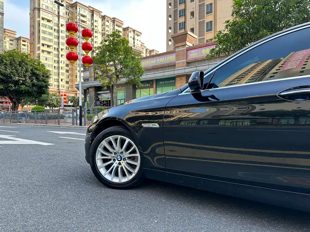 BMW 5 Series — миниатюра 7