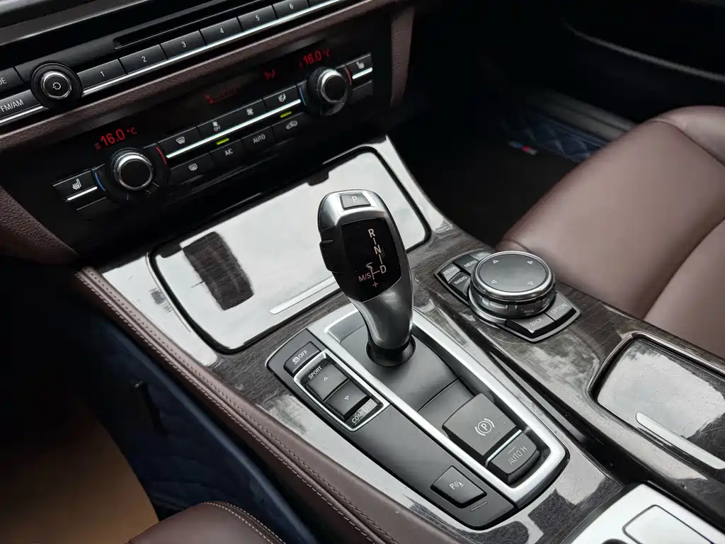 BMW 5 Series — миниатюра 28
