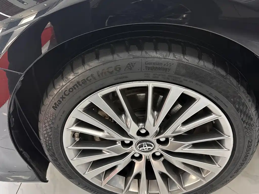 Toyota Camry - фото 3