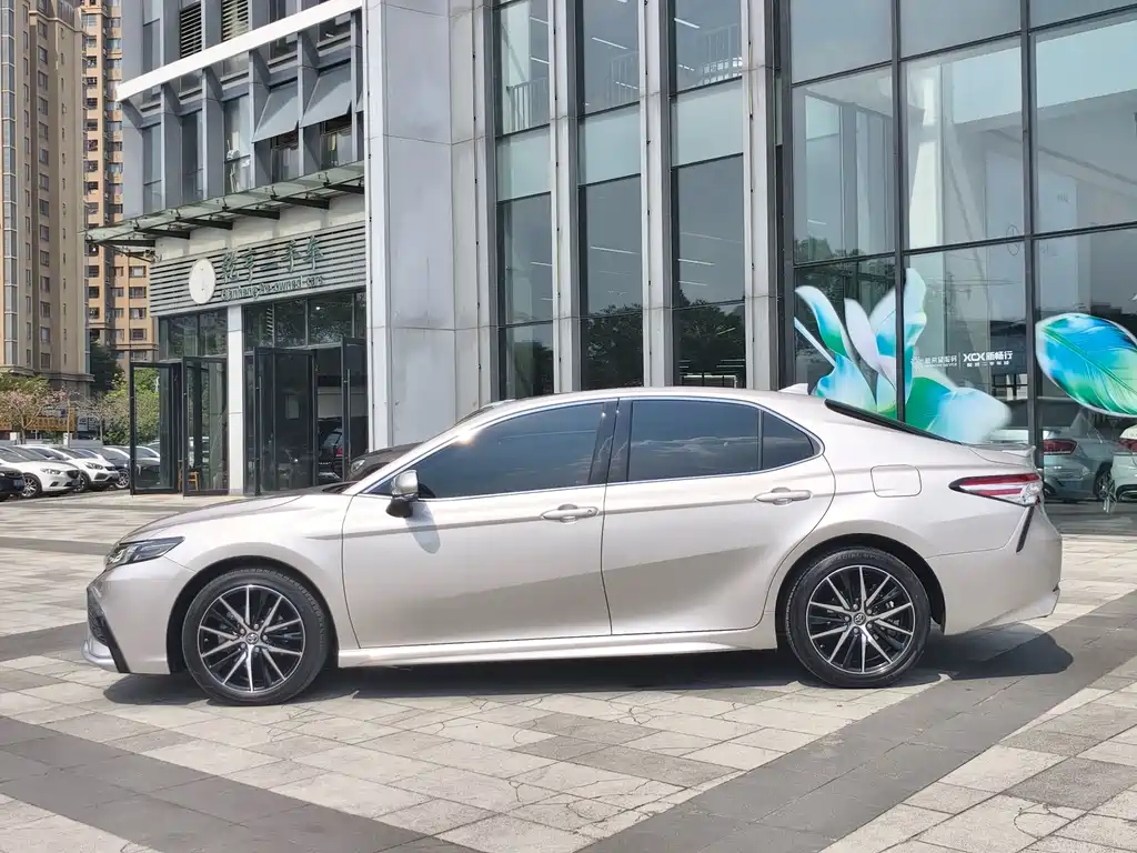 Toyota Camry — миниатюра 3