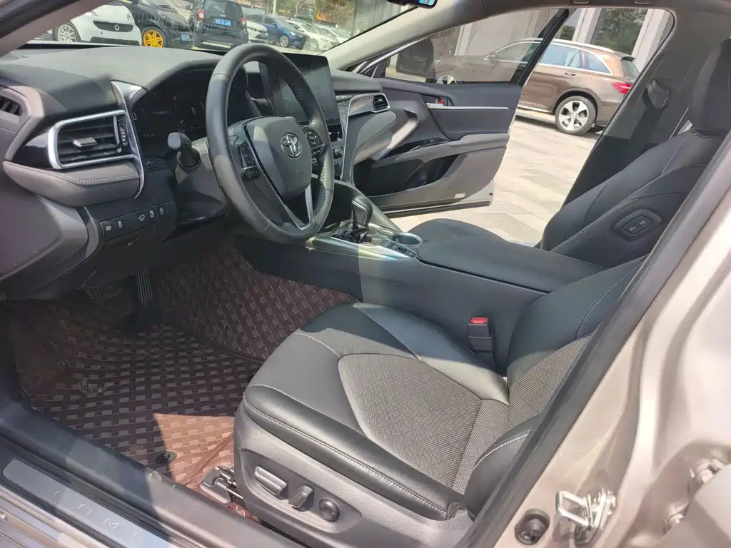Toyota Camry — миниатюра 10
