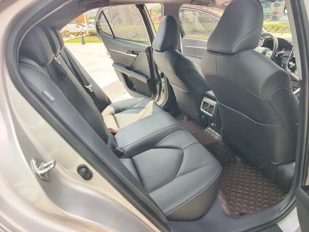 Toyota Camry — миниатюра 12