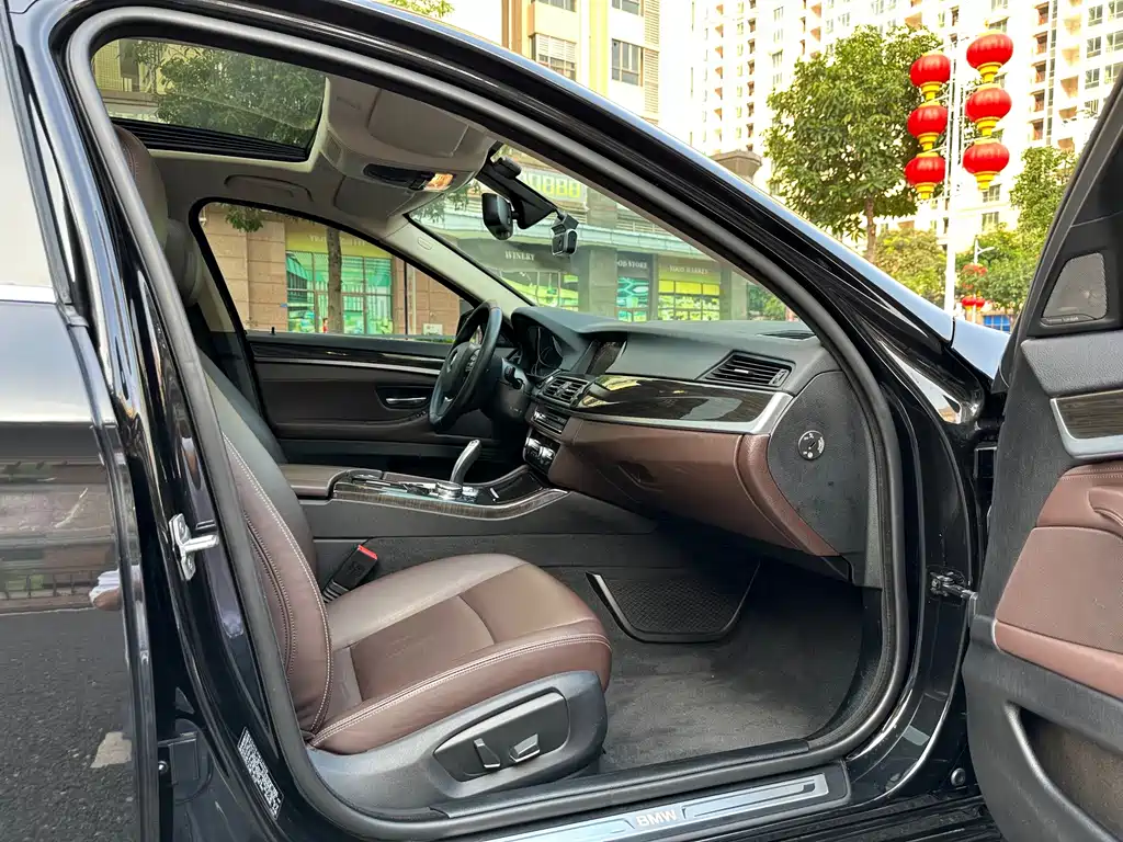 BMW 5 Series — миниатюра 14