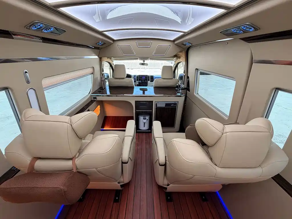 Toyota Hiace — миниатюра 10