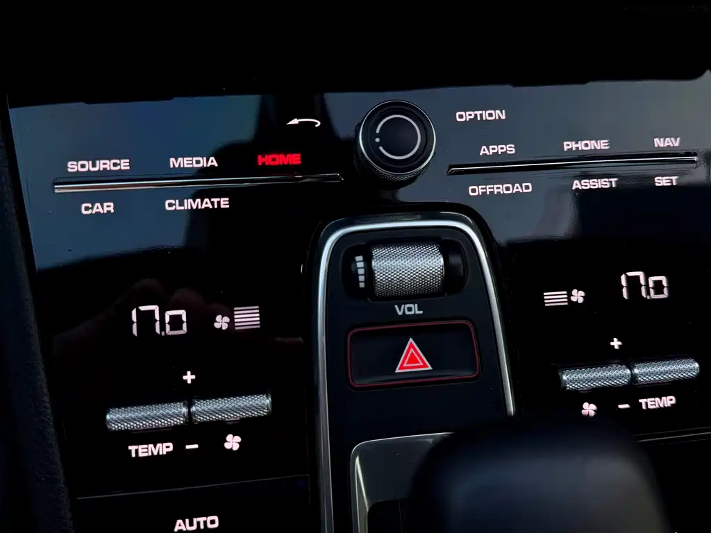 Porsche Cayenne — миниатюра 12