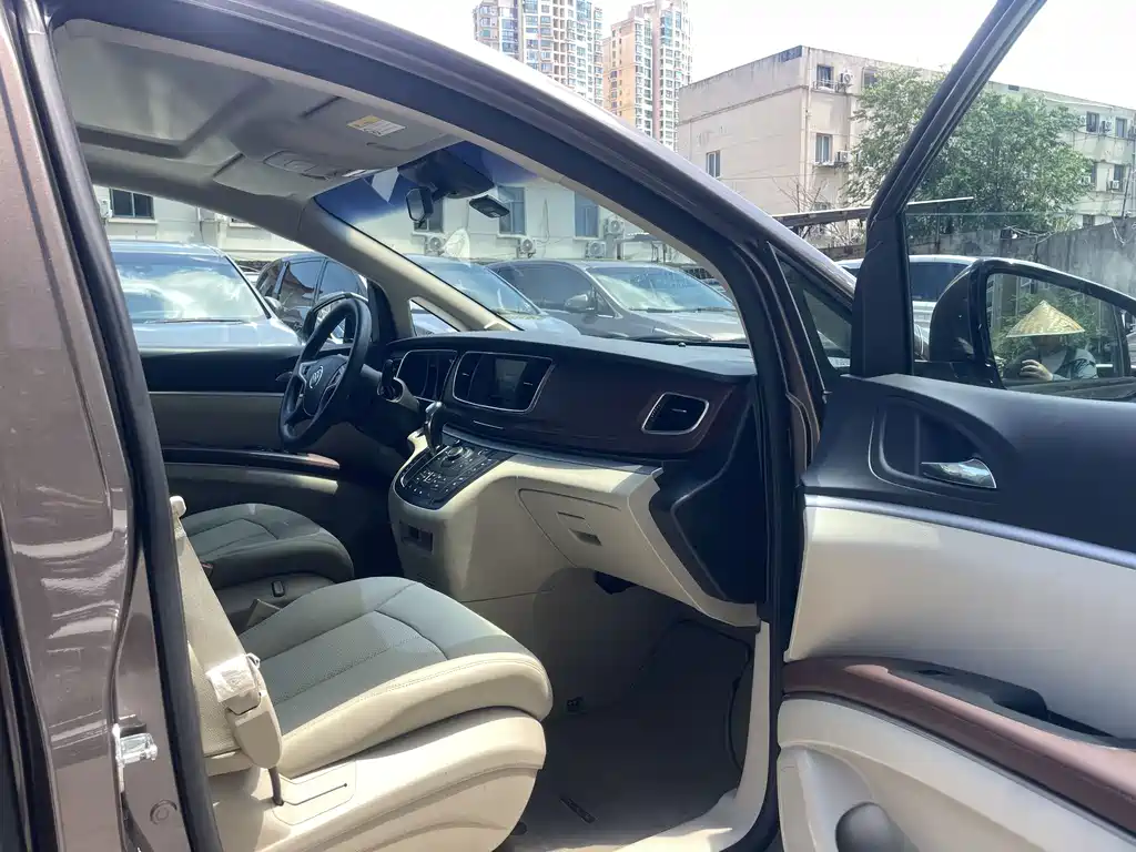 Buick GL8 — миниатюра 7