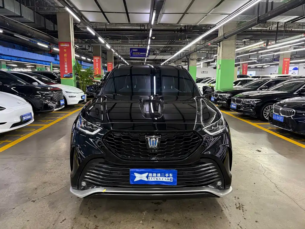 Toyota Crown Kluger — миниатюра 3