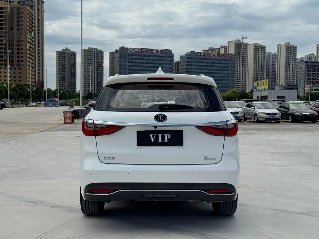 BYD MAX — миниатюра 6