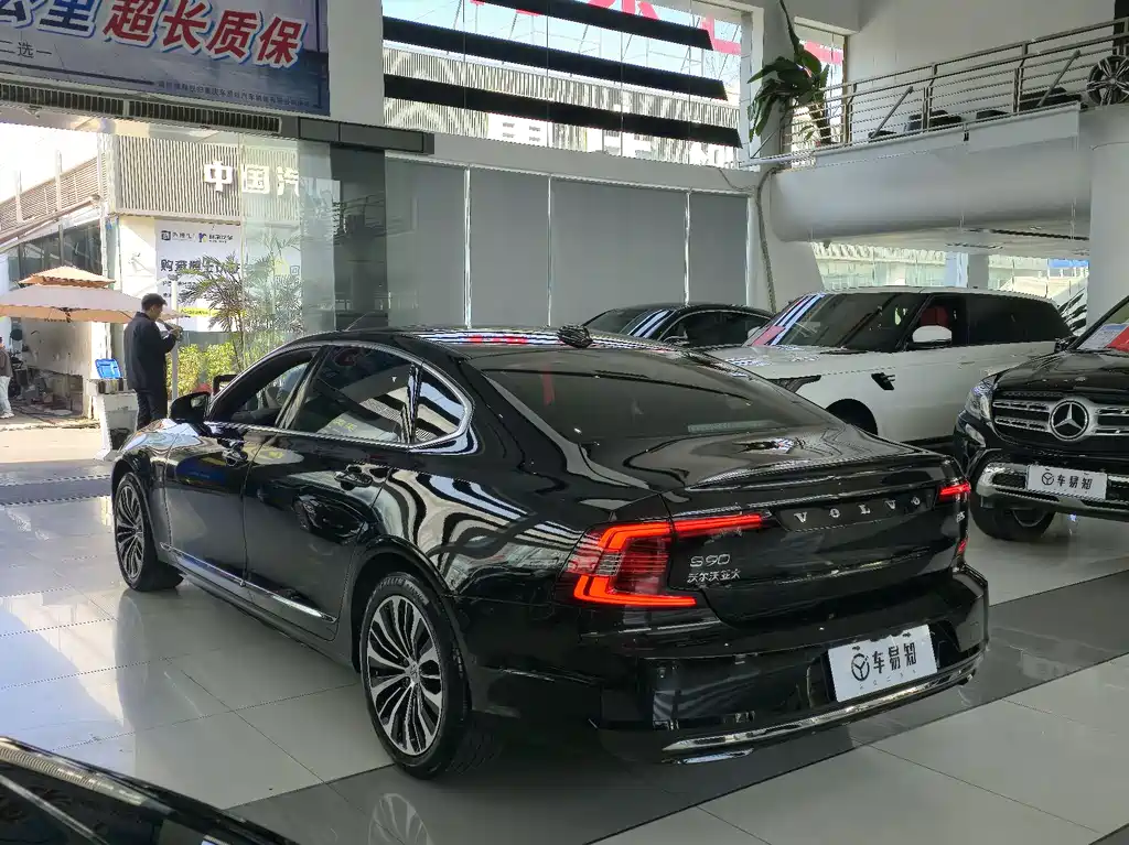 Volvo S90 2025 B5 Luxury