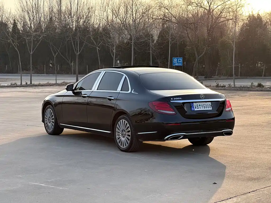 MERCEDES-BENZ E CLASS