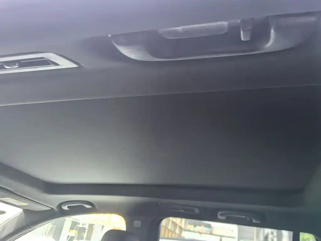 Cadillac XT6 2020 28T мест