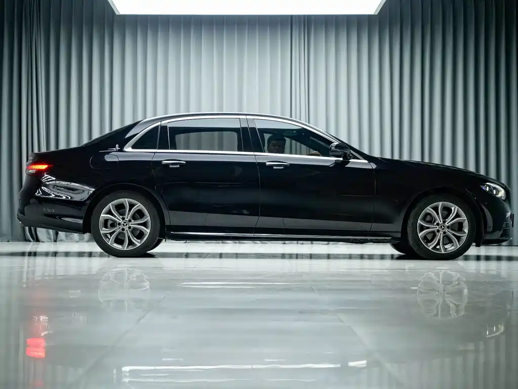 Mercedes-Benz E-Class — миниатюра 4