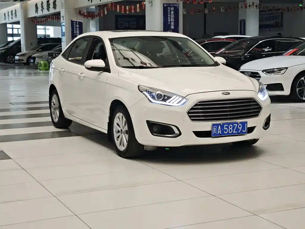Ford Escort 1.5L Auto Fashion Type, фото 3
