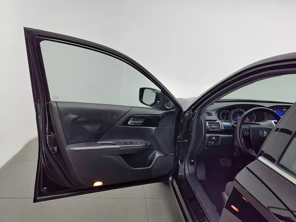 Honda Accord — миниатюра 8